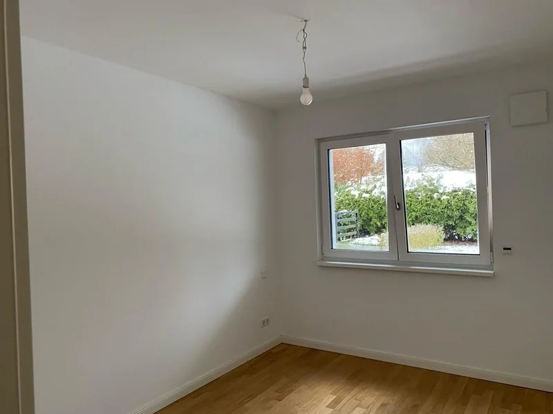 Frisch gestrichenes Zimmer in einer Wohnung in Hamburg